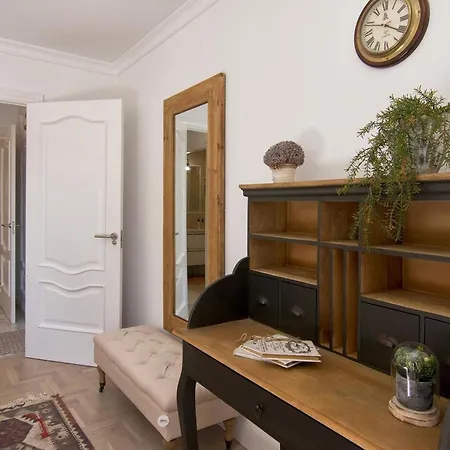 Glow And Elegant In Center Free Parking Apartment