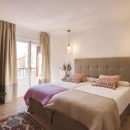Glow And Elegant In Center Free Parking Apartament